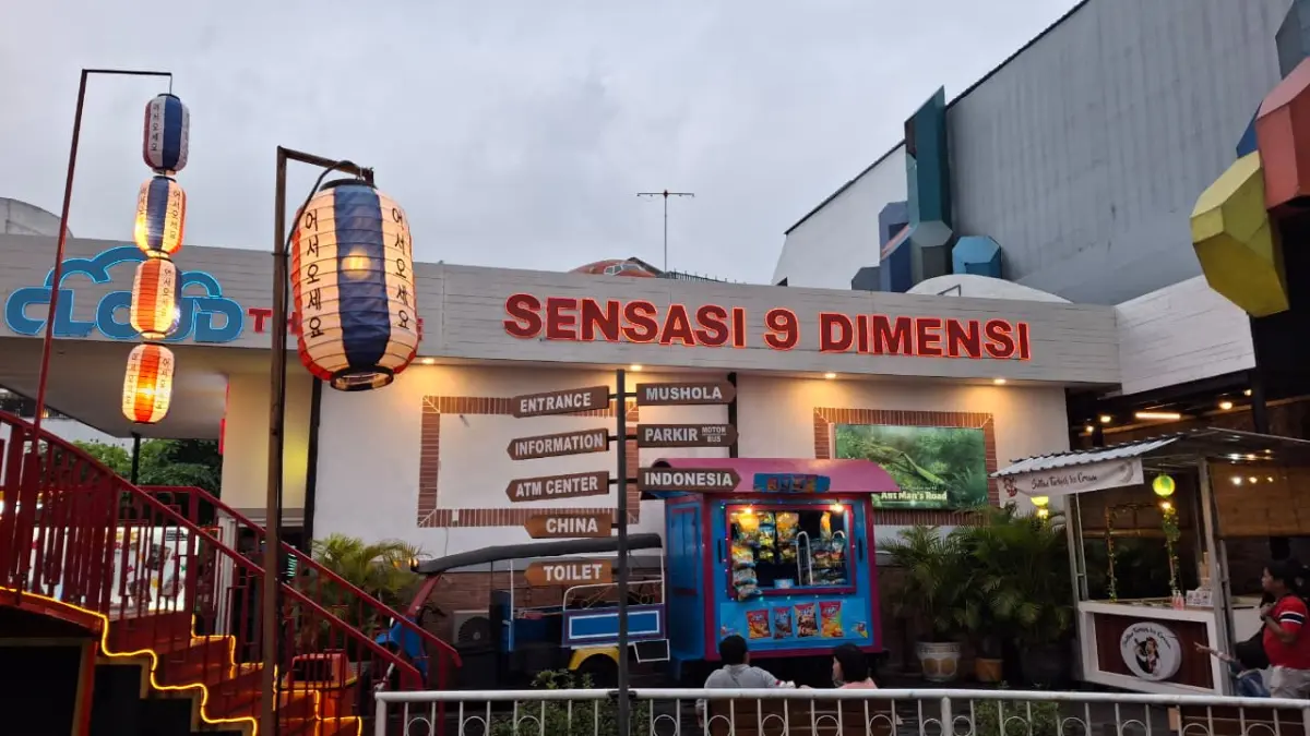 Area luar Cloud Theatre Cinema 9D dari Pasar Apung. (Sumber: Dokumentasi Zahra/Radar Batu)