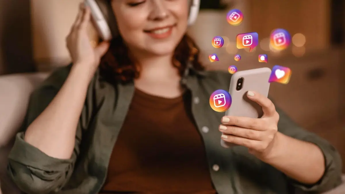 Ilustrasi bermedia sosialdi instagram (sumber foto: magnific)