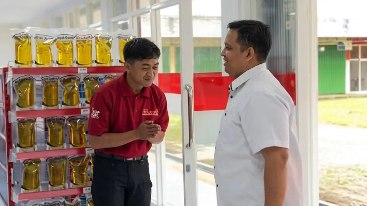 Etika menyambut pembeli Koperasi Desa Merah Putih. (Istimewa).
