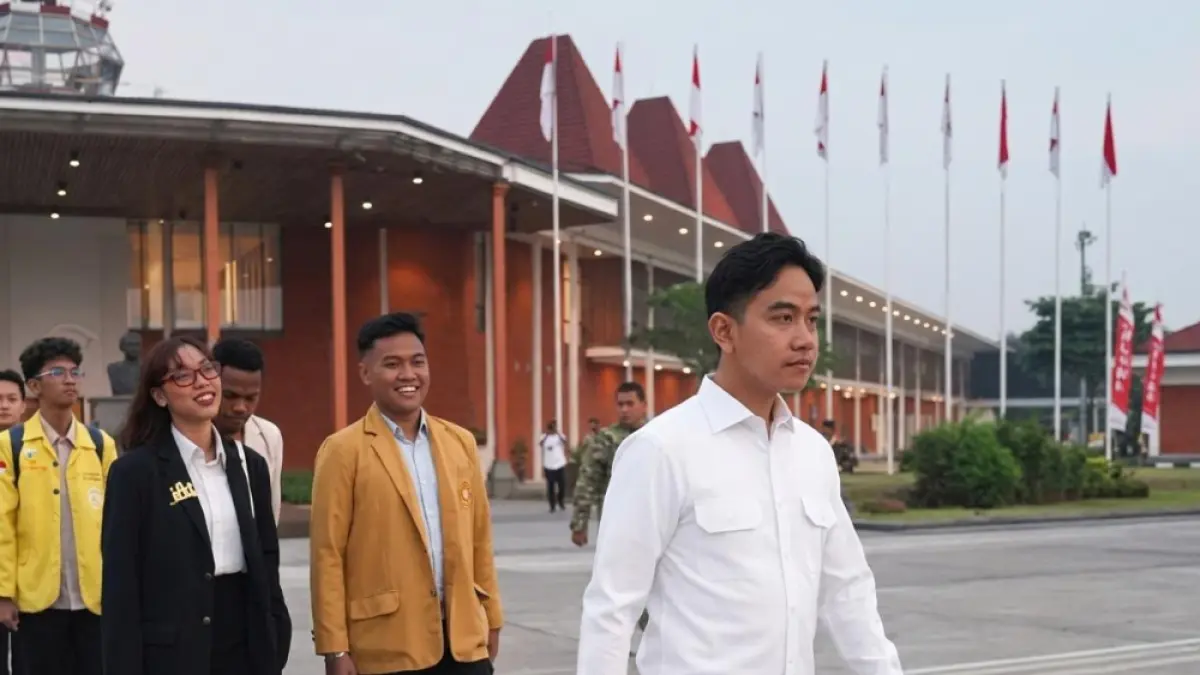Wakil Presiden RI Gibran Rakabuming bersama mahasiswa berkunjung ke NTT, Kamis (18/6). (Istimewa).