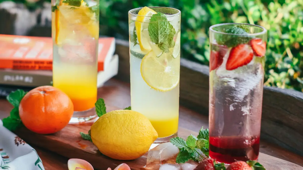 Ilustrasi infused water. (Unsplash).