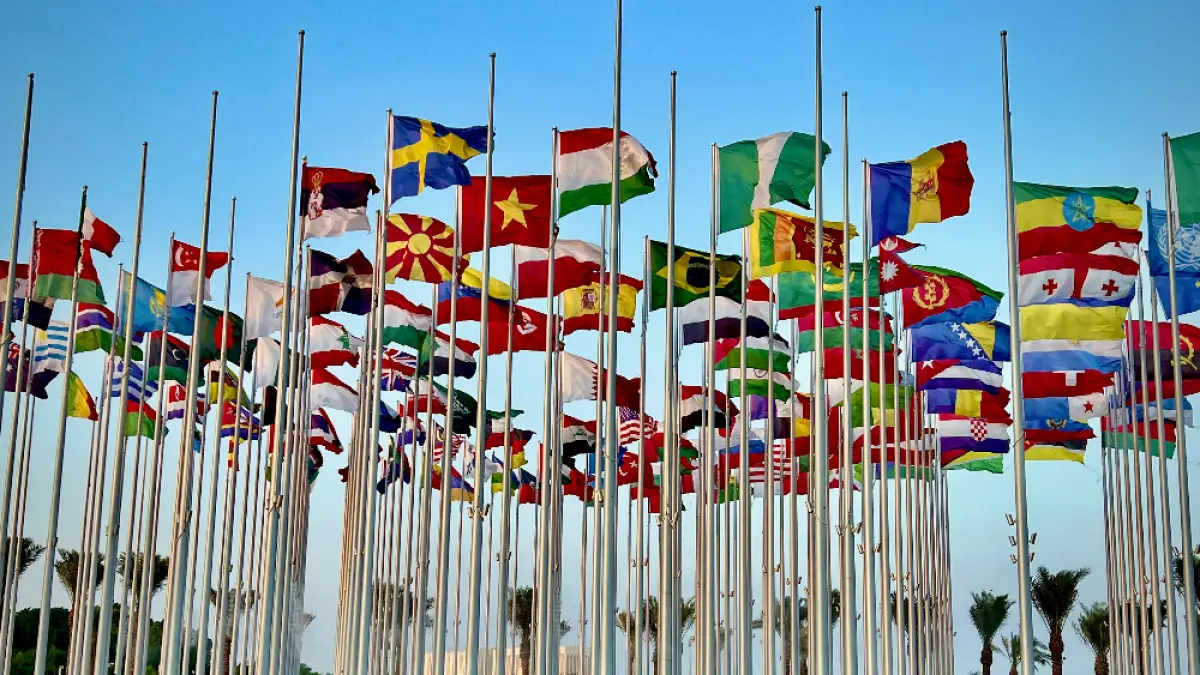 Ilustrasi bendera-bendera negara yang masuk ke dalam daftar tim Piala Dunia 2026. (Unsplash).