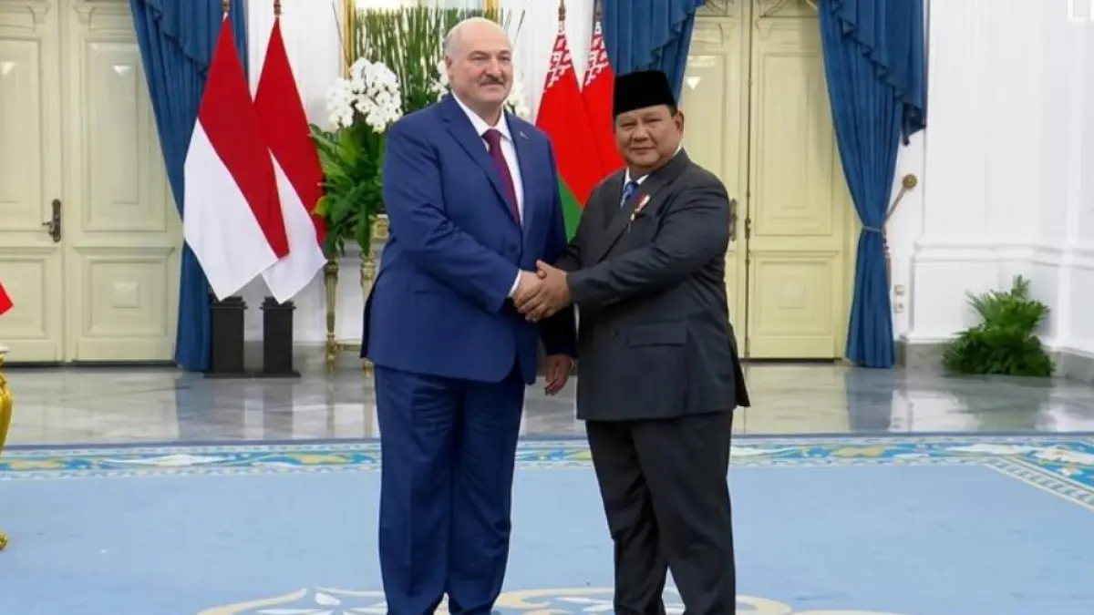 Presiden Prabowo bersama Presiden Belarus, Aleksandr Lukashenko saat kunjungan kenegaraan ke Indonesia, Kamis (2/7). (Istimewa).