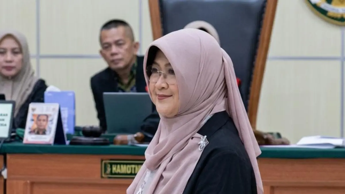 Tifauzia Tyassuma alias Dokter Tifa dalam sidang pertama di Pengadilan Negeri Jakarta Timur (PN Jaktim) pada Kamis (2/7). (Istimewa).