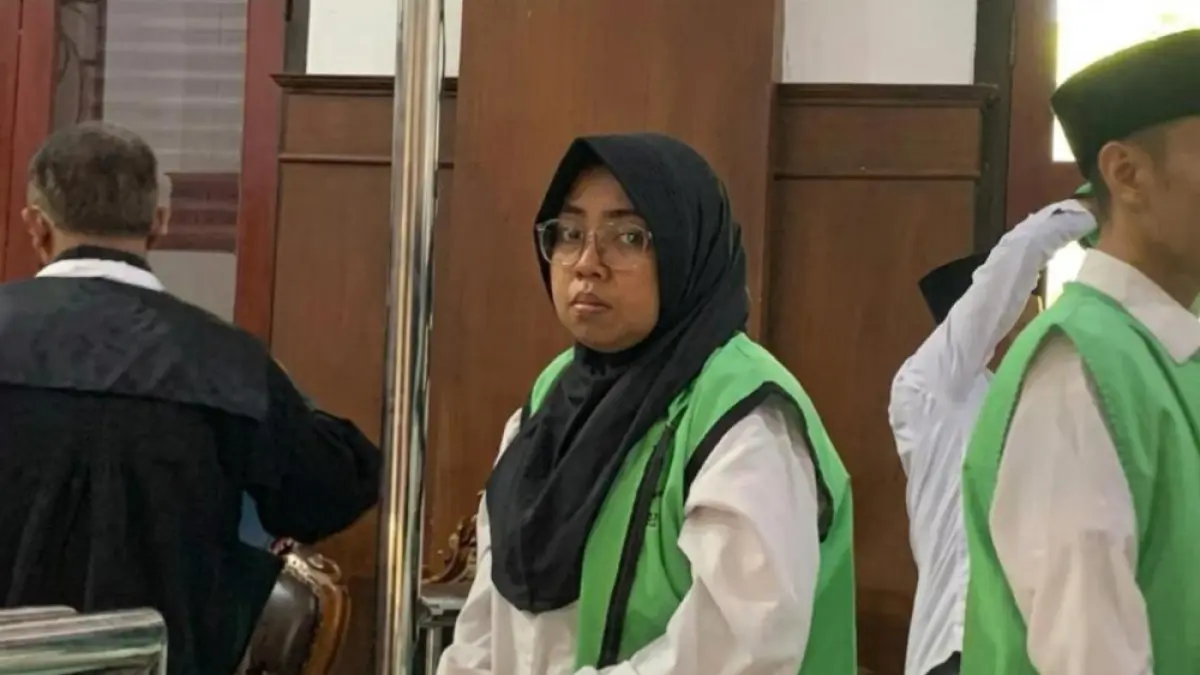 Terdakwa Murnita Triwidyaning saat sidang di Ruang Tirta Pengadilan Negeri Surabaya. (Istimewa).