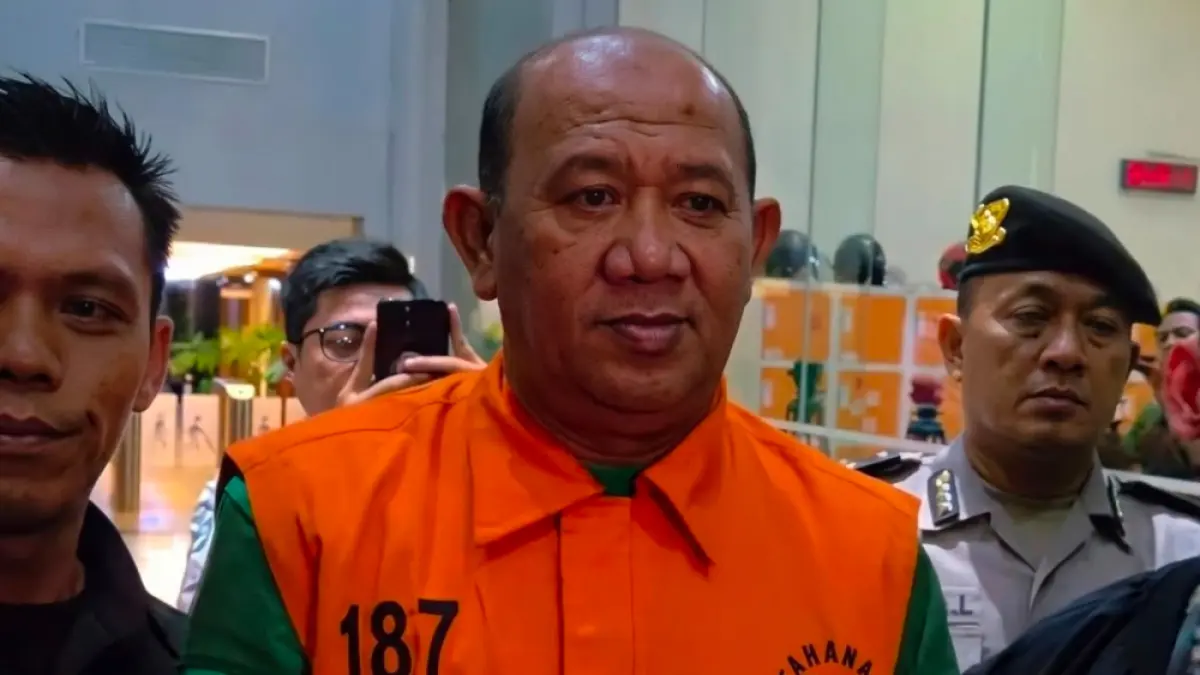 Bupati Langkat, Syah Afandi mengenakan rompi oranye khas tahanan KPK. (Istimewa).