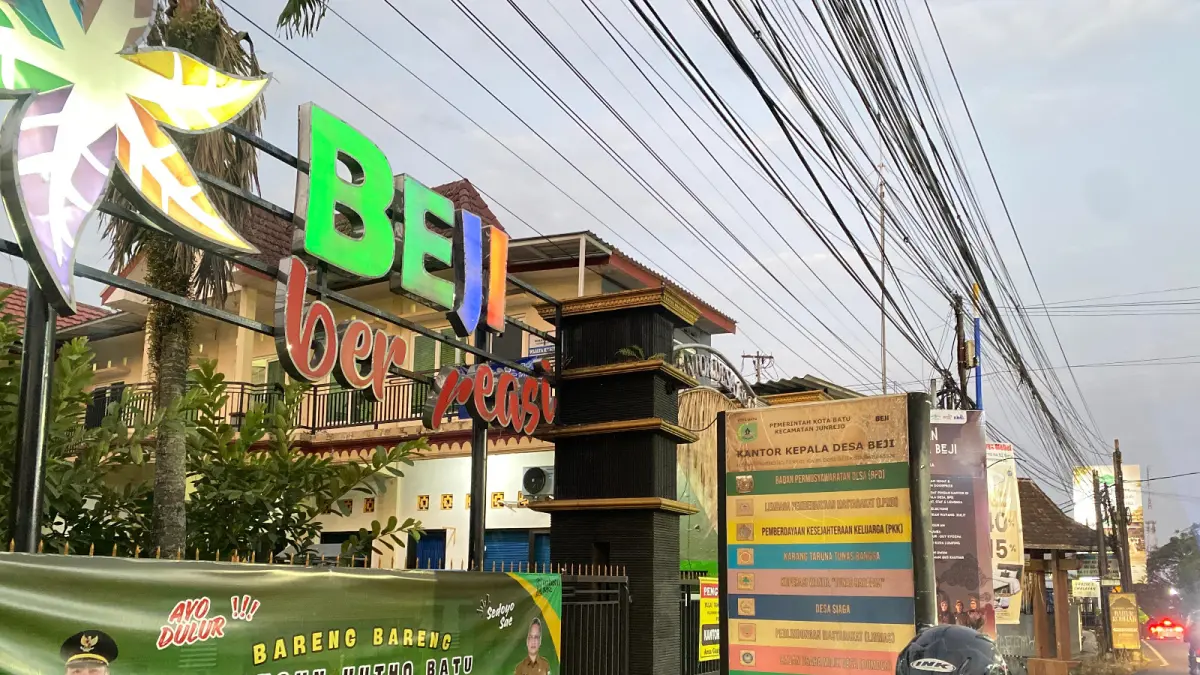 DITUTUP TOTAL: Kantor Desa Beji di Jalan Ir Soekarno, Kecamatan Junrejo tak lagi beroperasi sejak 8 Juli. Lokasi tersebut bakal diubah menjadi Mal UMKM Tempe dan sejumlah produk khas Desa Beji.