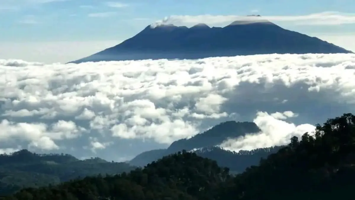 Gunung Butak salah satu wisata pendakian ekstrim di Kabupaten Malang dengan ketinggian 2.868 mdpl