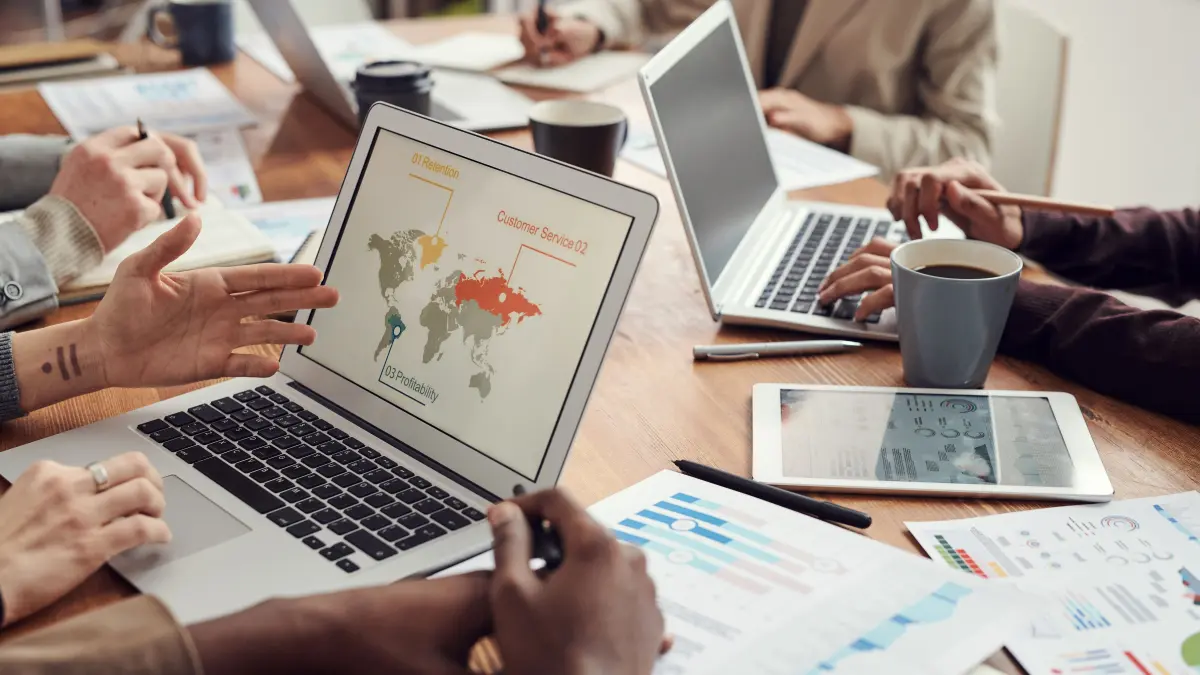 Sektor Belanja Online dan Gim Tumbuh 30&, Lulusan Jurusan Bisnis Digital Makin Diburu Pasar. (Pexels)