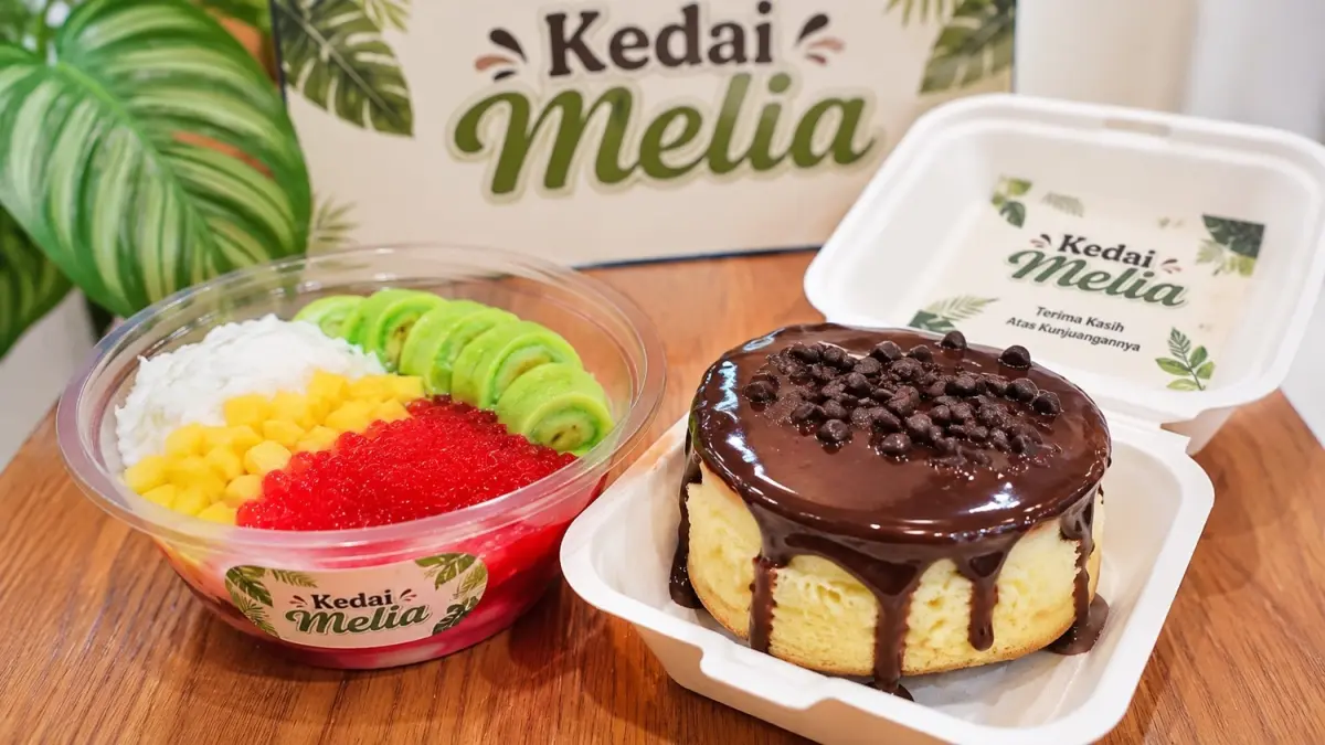 Es Pisang Ijo dan Japanese Souffle Pancake.