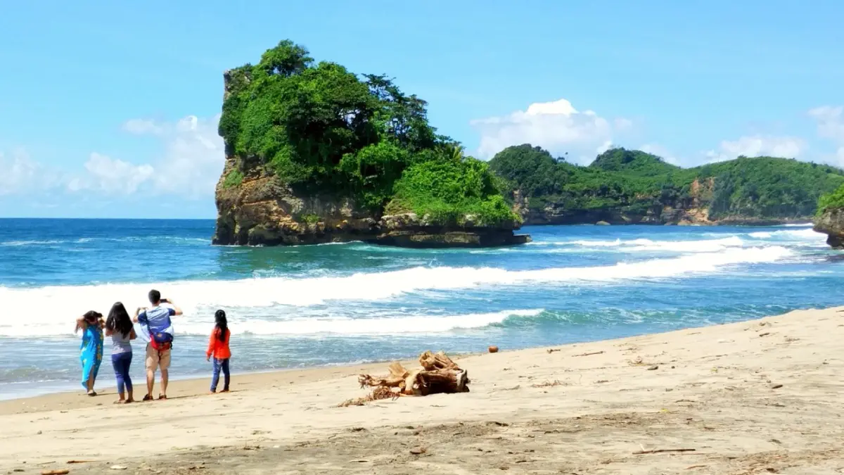 Pantai Ungapan, salah satu tempat untuk wisata jetski (Istimewa)