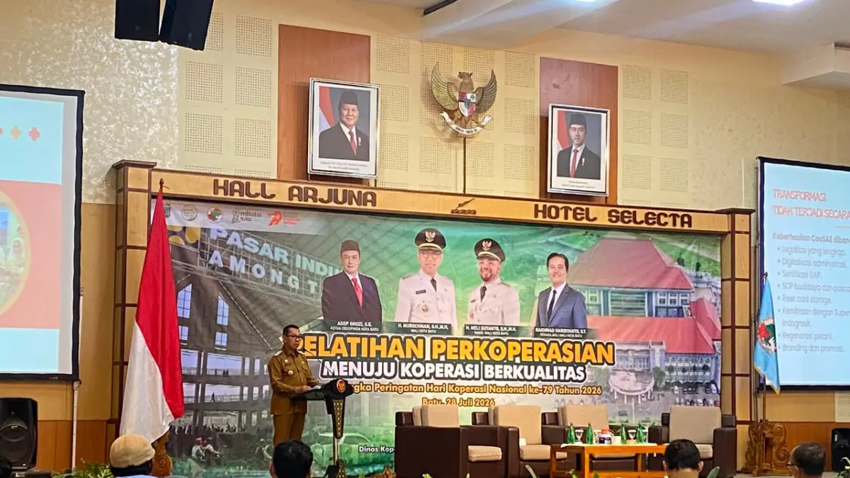 BERI ARAHAN: Wali Kota Batu Nurochman memberikan sambutan dalam forum Pelatihan Perkoperasian di Hotel Selecta, Kecamatan Bumiaji kemarin (28/7). (RORI DINANDA BESTARI/RADAR BATU)