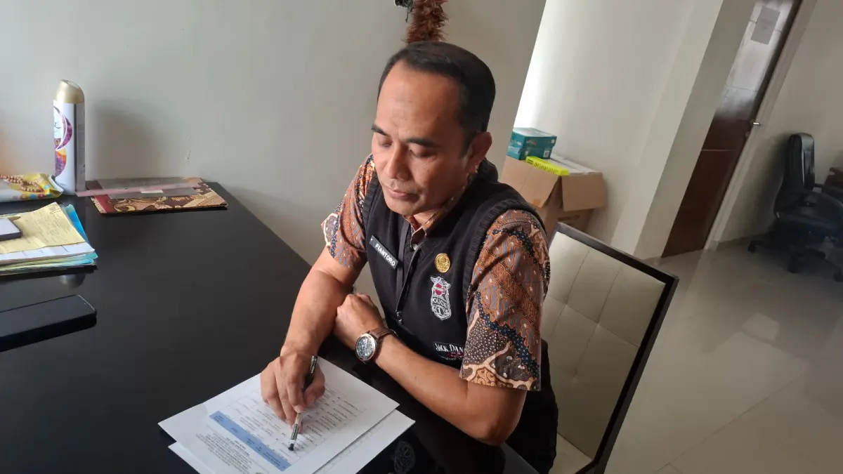 KEKERASAN ANAK DAN PEREMPUAN: Kepala UPTD PPA menunjukkan lonjakan laporan kasus kekerasan anak dan perempuan selama semester I tahun ini kemarin (30/7).