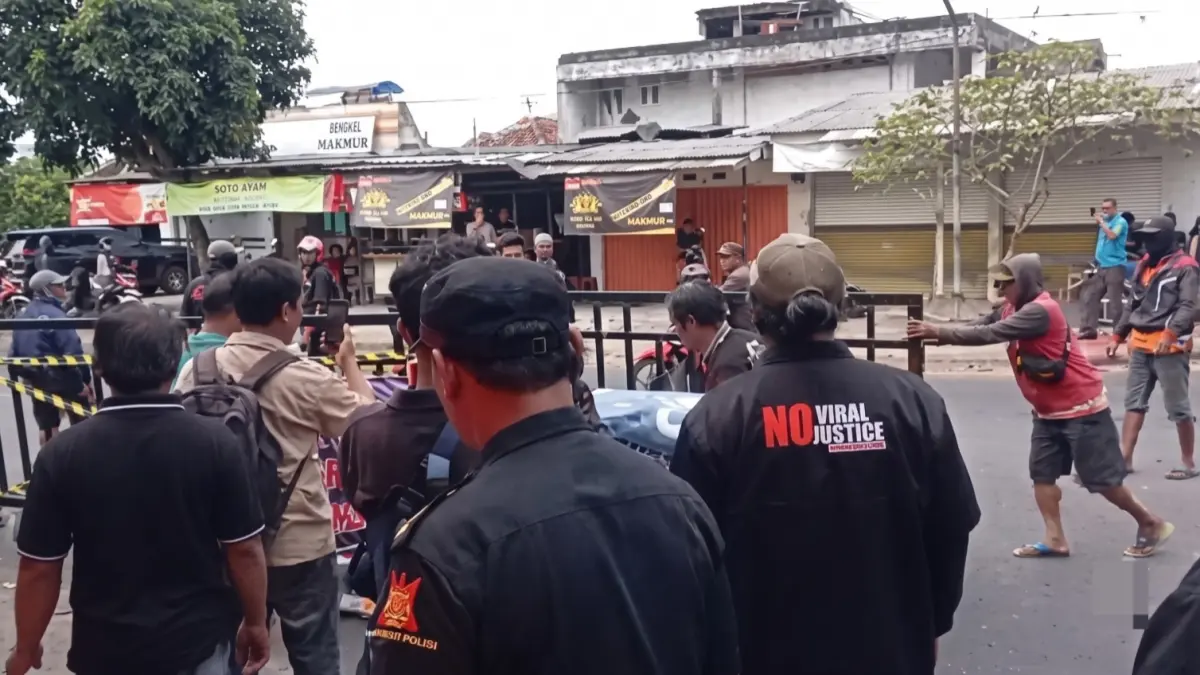 Aksi unjuk rasa warga Kabupaten Malang dan Kabupaten Blitar. Sumber: Instagram.