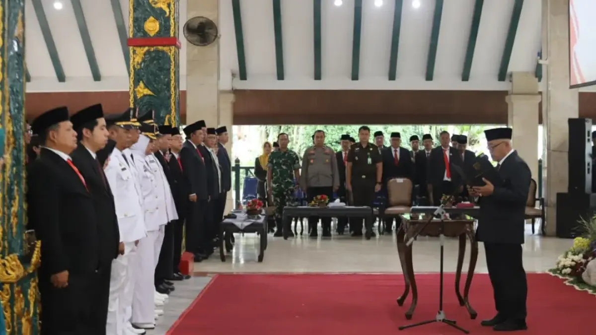 Kepala Bappenas Kabupaten Malang, Drs. H. M. Sanusi, M.M., memimpin pelaksanaan Pengukuhan, Pelantikan, dan Pengambilan Sumpah Jabatan Pimpinan Tinggi Pratama, Jabatan Administrator, Jabatan Pengawas dan Jabatan Fungsional di lingkungan Pemerintah Kabupaten Malang di Pendopo Agung Kabupaten Malang, Senin (3/8). (Instagram)