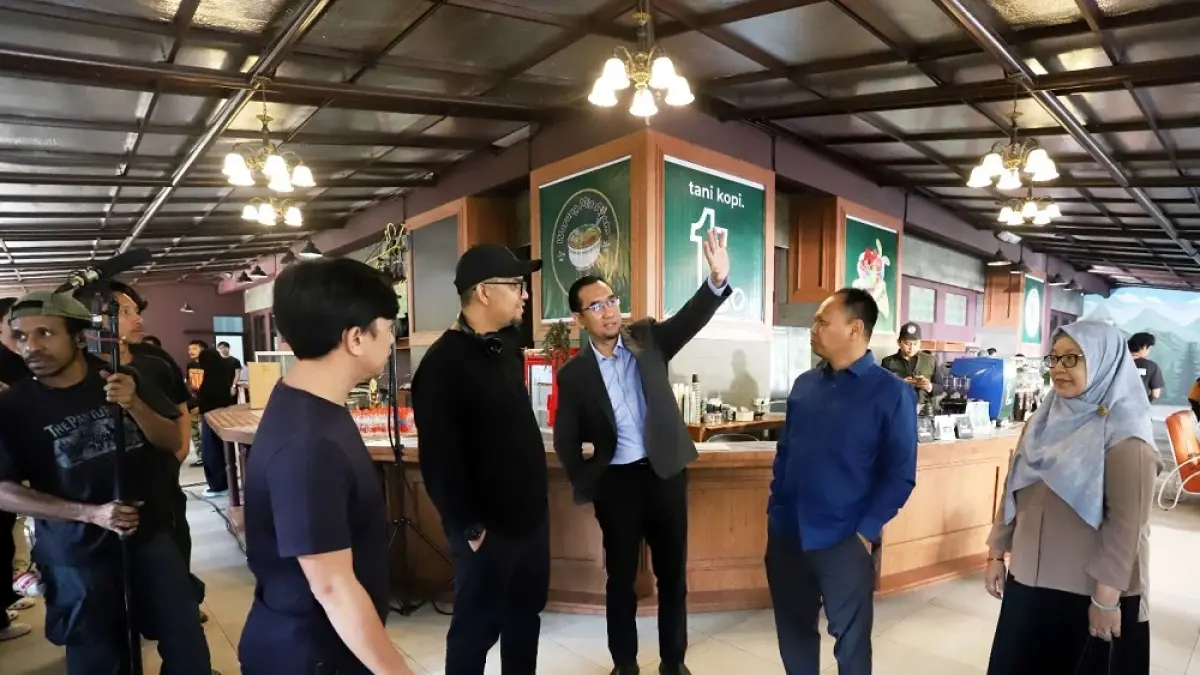 Rektor UB mengunjungi tempat Shooting  Film 3726 mdpl yang berlokasi di FBiPK (Istimewa) 