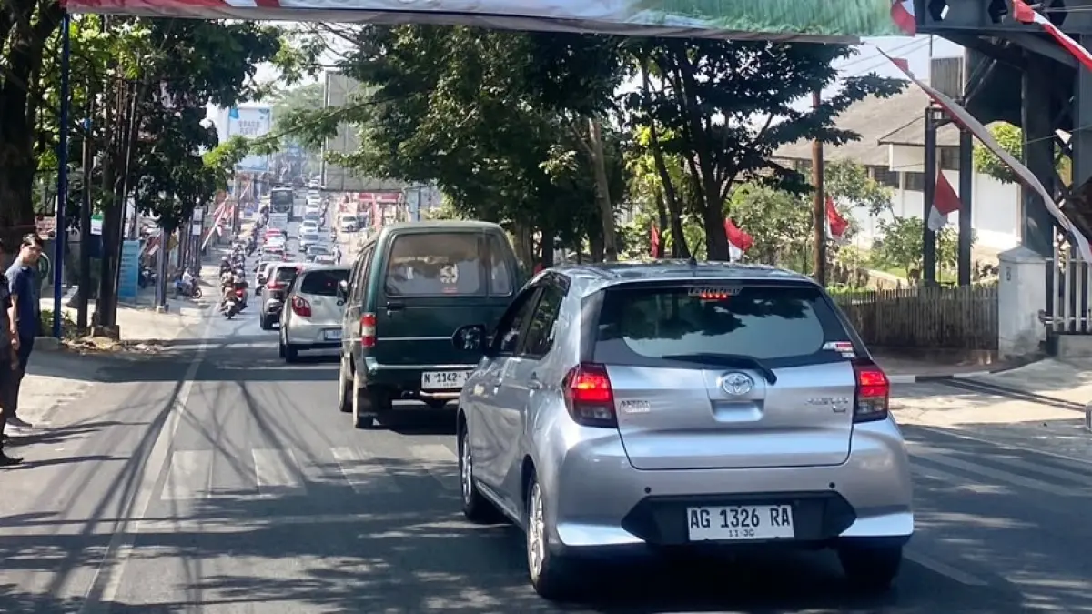 Kondisi lalu lintas menuju Jatim Park 3, Senin (17/8) siang. (Rori Dinanda Bestari/Radar Batu)