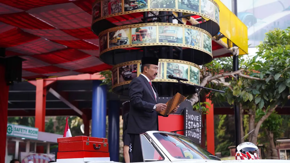 JTP Group Gelar Upacara HUT Ke-81 RI di Atas Mobil Stingray, Salah Satu Koleksi di Museum Angkut (JATIM PARK GROUP FOR RADAR BATU)