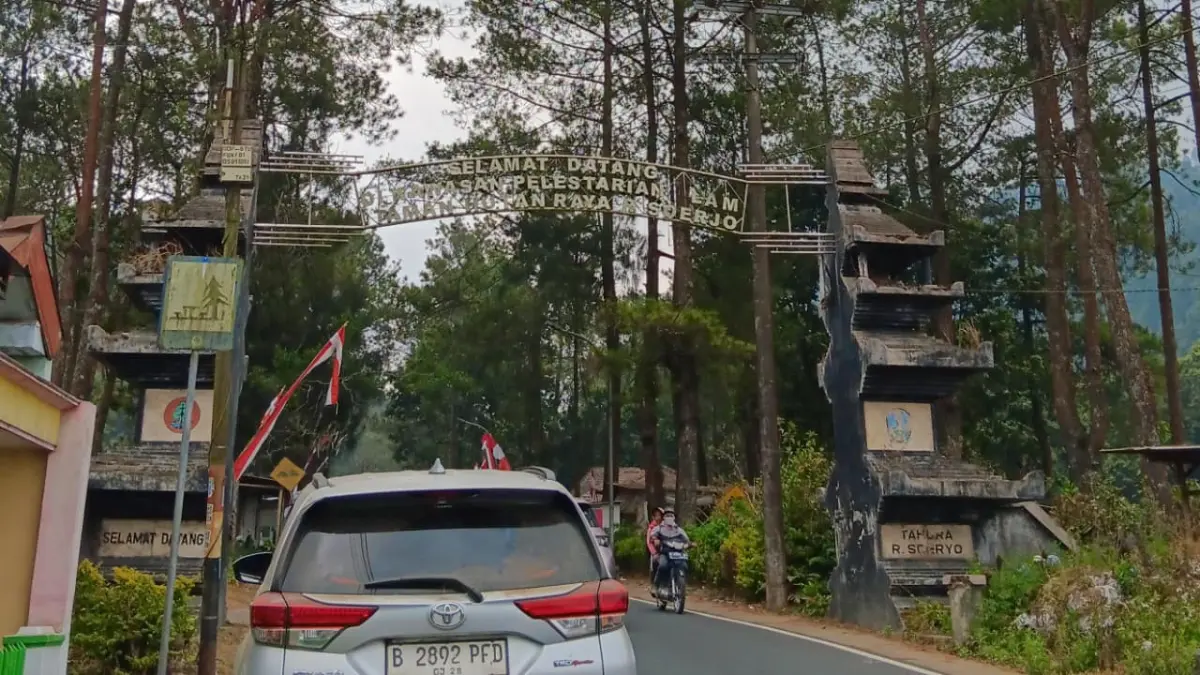 Gerbang masuk Kawasan Tahura R. Soerjo (INDAH MEI YUNITA/RADAR BATU)