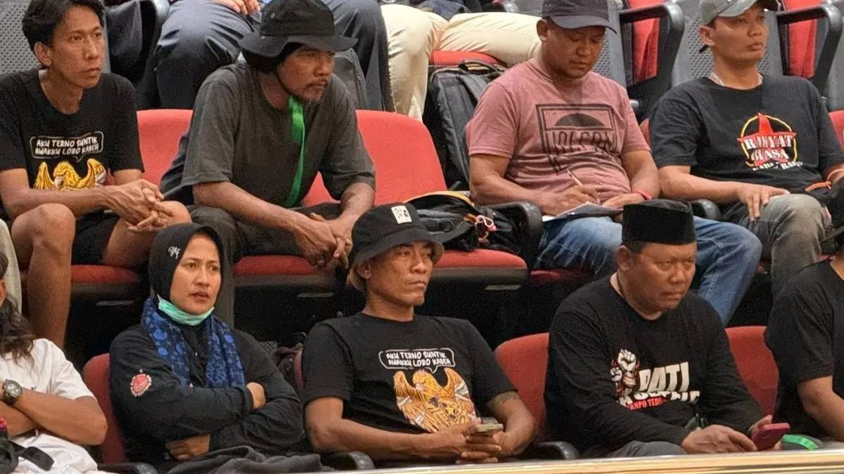 Koordinator AMPB Supriyono alias Mas Botok saat berada di Ruang Sidang Paripurna DPR RI, Kamis (27/8/2026). Foto: MafiaWasit