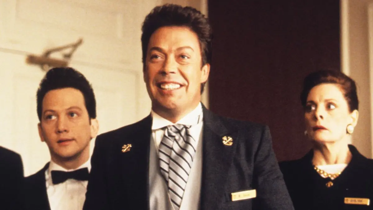 Tim Curry, sebagai pramutamu hotel Home Alone 2 (sc:PeopleMagazine)