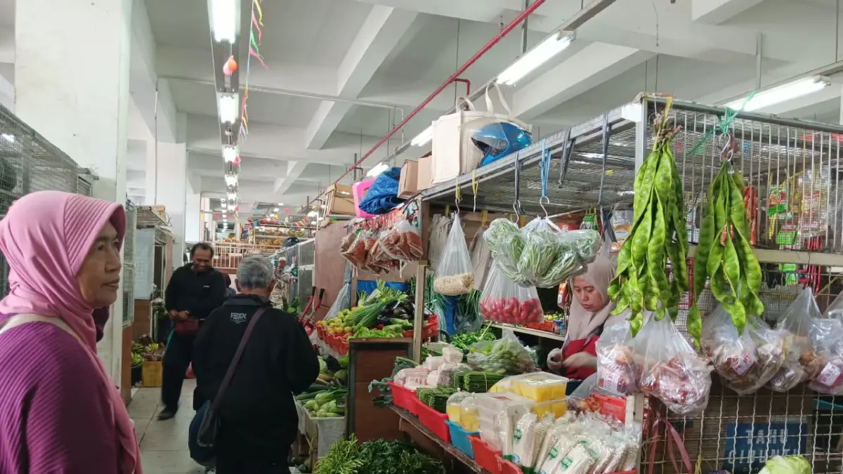 SUMBANG PAD: Pasar Induk Among Tani sebagai salah satu pasar yang menyumbang retribusi. (INDAH MEI YUNITA/RADAR BATU)