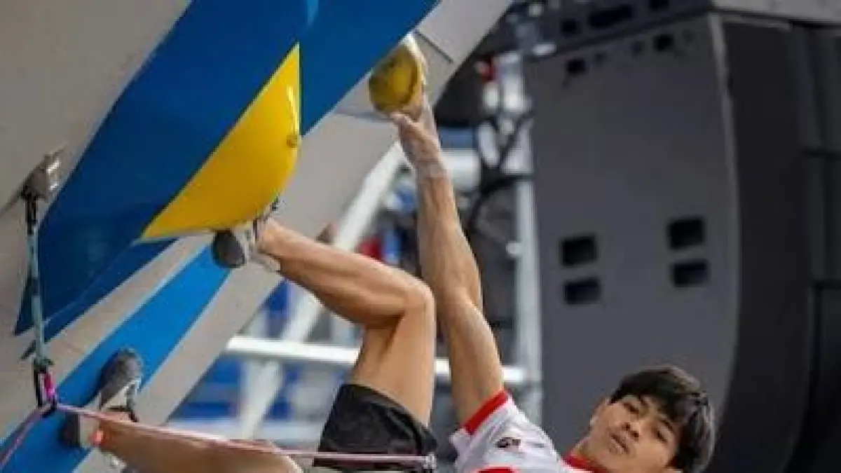 Atlet panjat tebing Indonesia, Putra Tri Ramadani pada ajang World Climbing Series Praha 2026. Sumber: Instagram/@foxpopmedia 