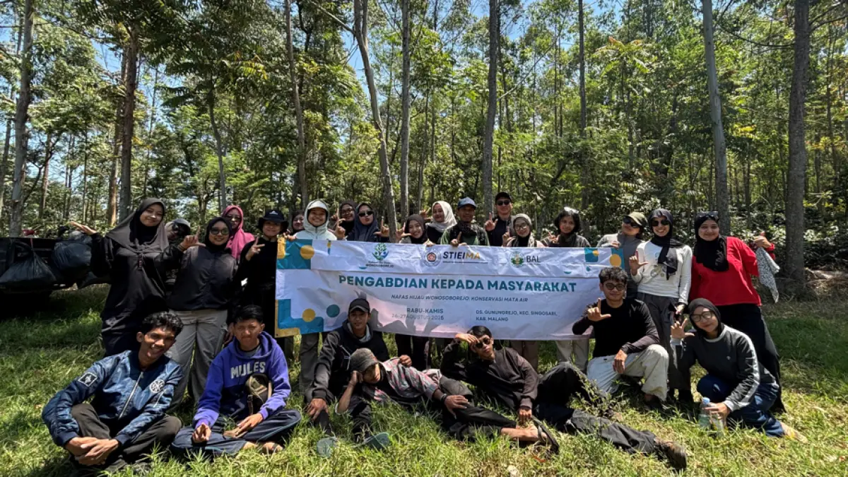 Jaga Sumber Air, Sivitas Sekolah Tinggi Ilmu Ekonomi Indonesia Malang (STIEIMA) Tanam Pohon di Lereng Gunung Arjuno. (STIEIMA FOR RADAR BATU)
