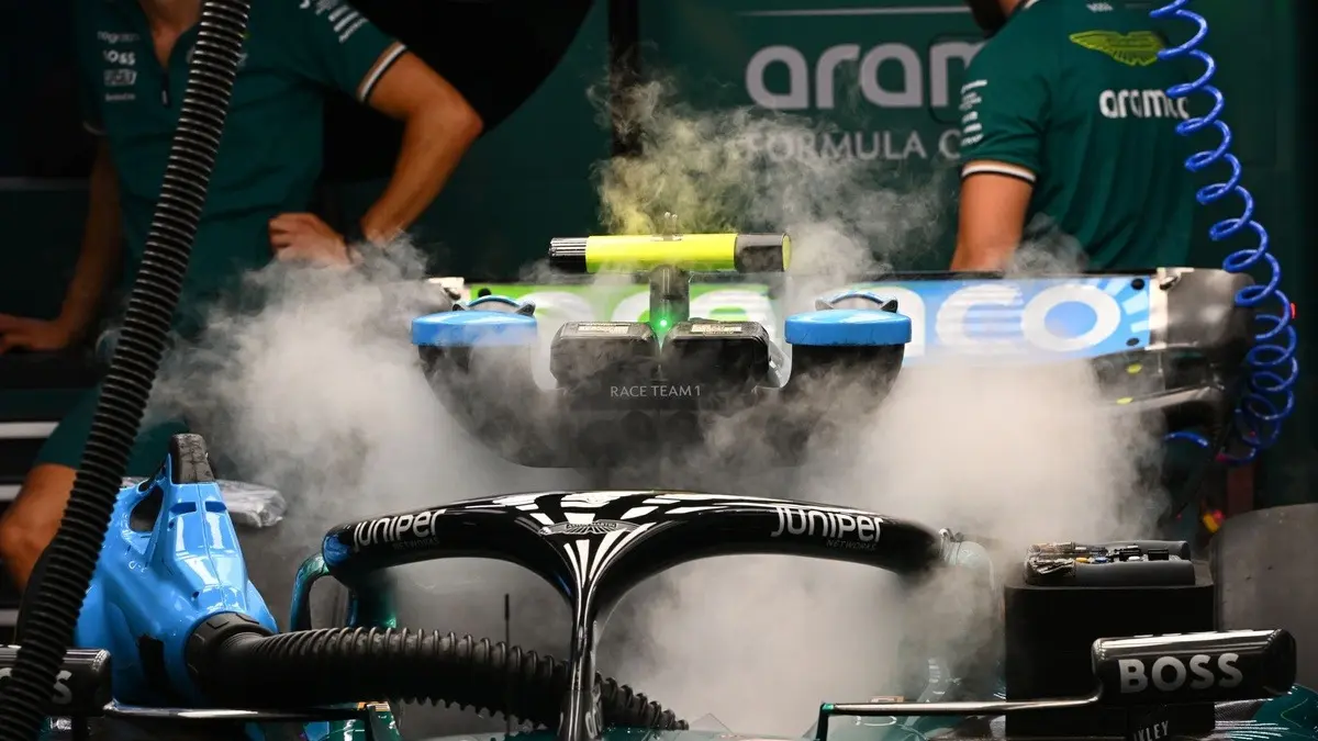 Fernando Alonso di dalam mobil balap Formula 1, cooling system di tahun 2024. Sumber: https://cdn-9.motorsport.com/images/amp/YpNMM7N0/s1000/the-car-of-fernando-alonso-ast-2.webp 