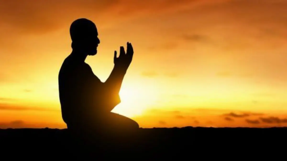 Ibadah salat. Sumber: Pinterest.