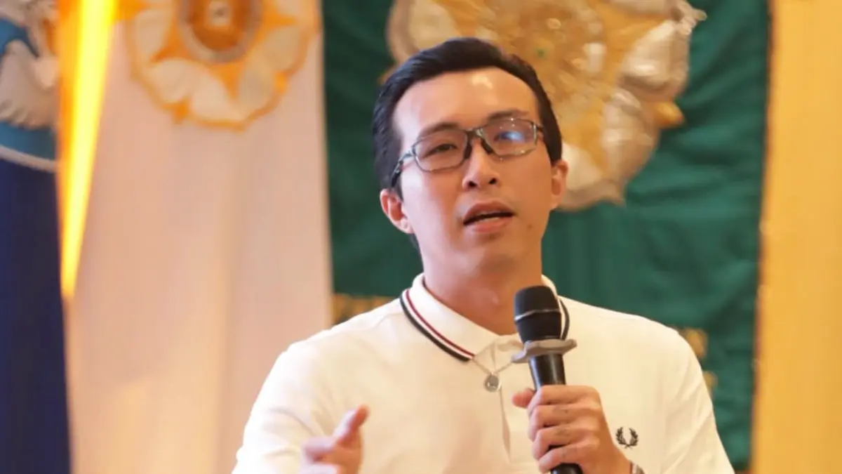 dr. Tirta Mandira Hudhi membagikan sejumlah imbauan kesehatan menghadapi abu vulkanik Anak Krakatau. Foto: Instagram/@dr.tirta