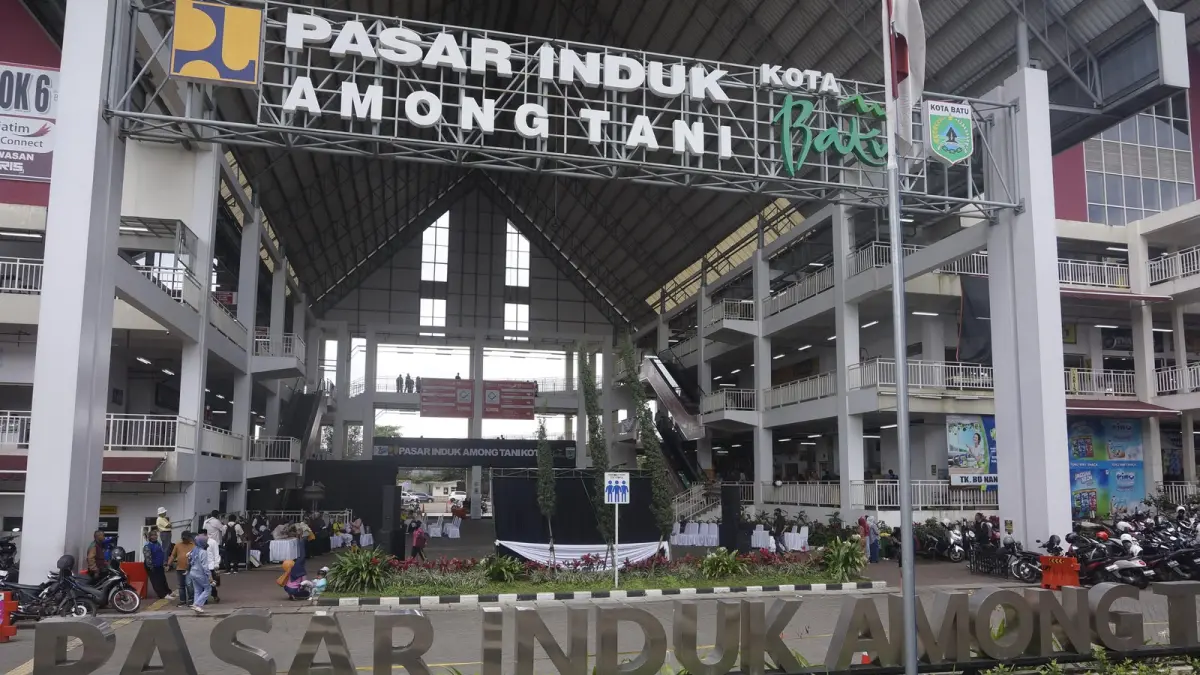 Tampak depan Pasar Induk Among Tani. (Rori Dinanda Bestari/Radar Batu)