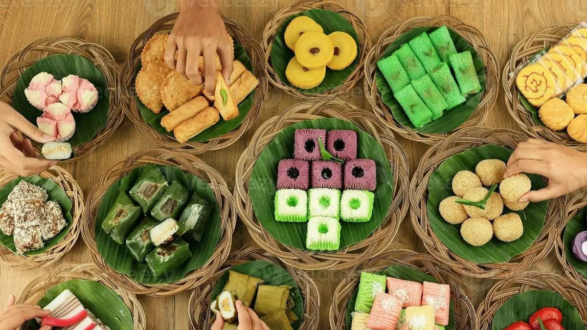 Jajanan manis tradisional menjadi salah satu pilihan camilan yang masih bisa ditemukan di Kota Batu. (Sumber:Pinterest/Vecteezy)