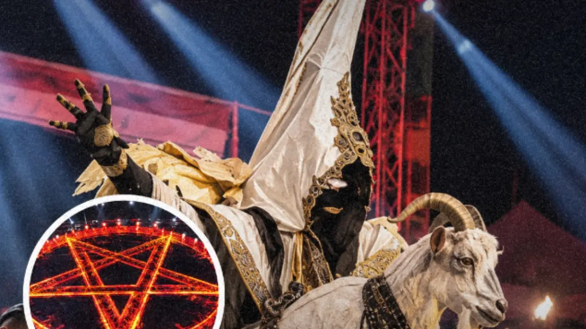 Salah satu penampilan kontingen dalam Simbang Kulon Night Carnival (SKNC) 2026 di Kabupaten Pekalongan yang menampilkan kostum bertanduk dan simbol pentagram terbalik, memicu kontroversi lantaran dinilai menyerupai ritual satanic. (Dok. Instagram/youtzmedia)