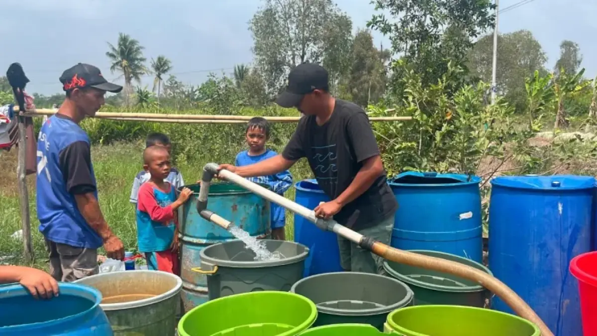 Krisis air bersih menjadi dampak dari kekeringan yang paling utama. Foto: Humas PLN UID S2JB