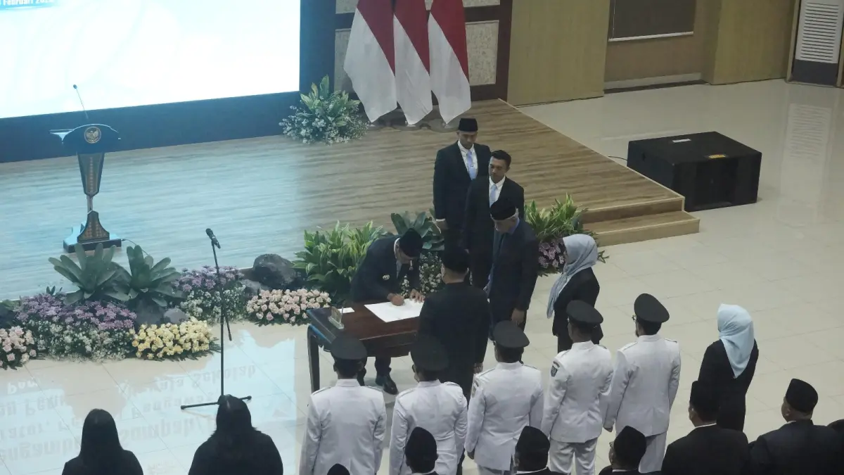 SEGERA MUTASI: Wali Kota Batu Nurochman mengambil sumpah dan janji para ASN di Gedung Graha Pancasila Balai Kota Among Tani beberapa bulan lalu. (RORI DINANDA BESTARI/RADAR BATU)