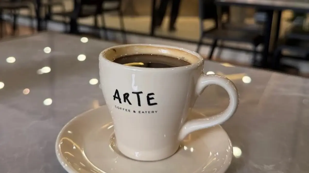 ARTE Coffee & Eatery di Jalan Semeru, Kota Malang, buka 24 jam dan menawarkan pilihan kopi, minuman, camilan hingga makanan berat. (Google Maps/Evie Indriani)