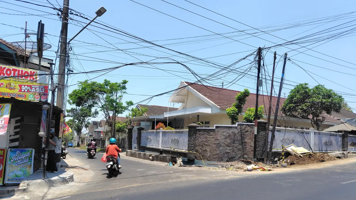 Pengerjaan drainase di kawasan Jalan Abdul Gani Bawah, Kota Batu, dimulai Kamis (24/9). (Rori Dinanda Bestari/Radar Batu)