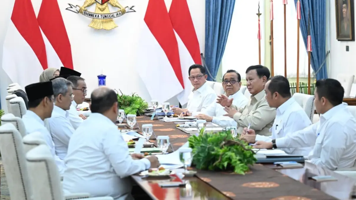 Prabowo pimpin rapat terbatas dan susun Timsus untuk kaji wacana pendidikan gratis. Sumber: Website Resmi Presiden RI.