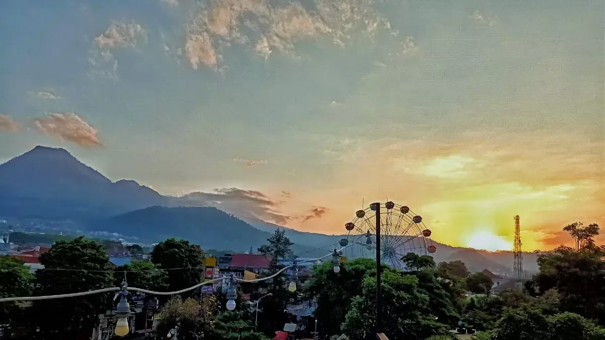 Suasana cerah berawan di Kota Batu. Foto: BatuNetwork