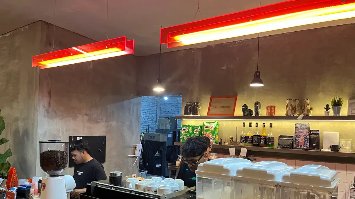 Conway Coffee Space by Bukit Delight di Joyo Agung Malang menawarkan area outdoor luas dan buka 24 jam setiap hari. (Google Maps/Fauzul Abidin)