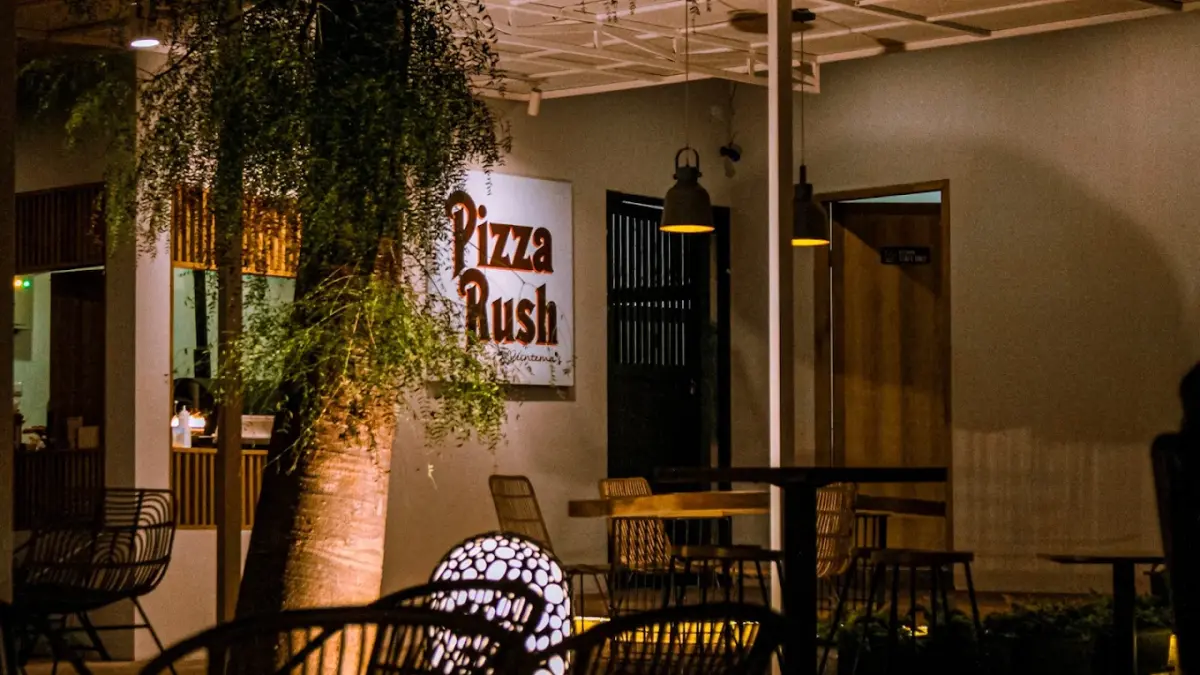 Naiki Cafe di Jalan Semeru, Kota Malang, buka hingga tengah malam pada Jumat dan Sabtu. (Google Maps/Angie)
