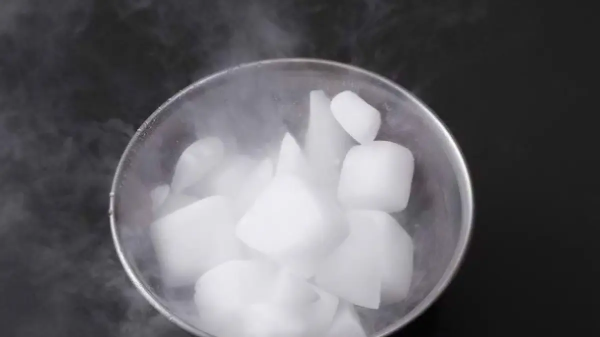 BMKG Jelaskan Beda Fungsi Dry Ice dan NaCl dalam Modifikasi Cuaca