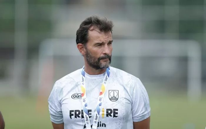 SANG NAHKODA: Coach Leonardo Medina sang pelatih Persis Solo. (PERSIS SOLO OFFICIAL)