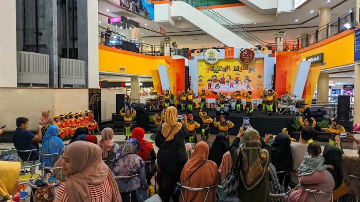 MERIAH: Konser musik istimewa Gilang Ramadhan Studio Band dengan judul Teater Mimpi.