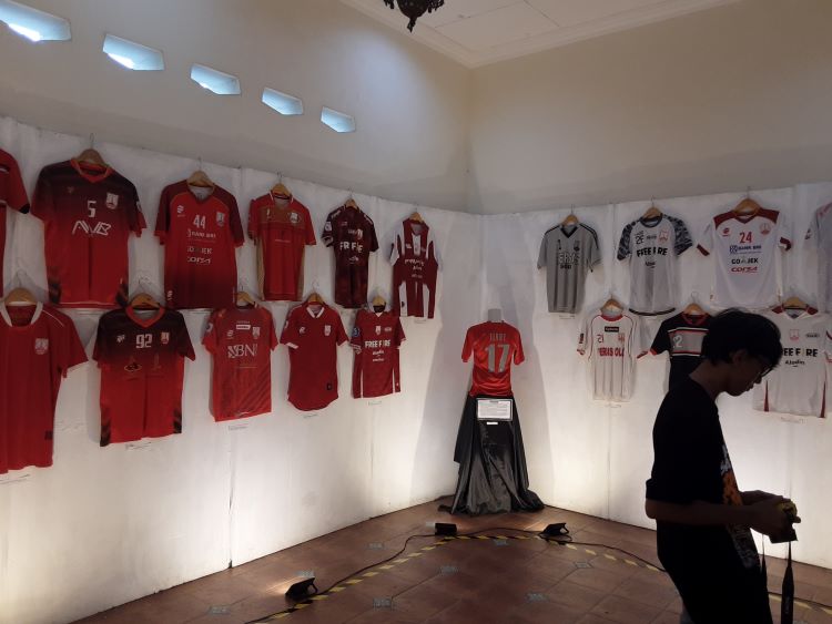 MEMORABILIA: Jersey Persis Solo di pameran Campus Bois 1923 di Ndalem Djojokoesoeman, 2-3 Desember.