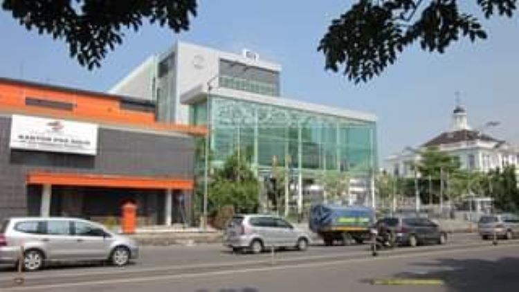 Potret Kantor Pos  Solo dan Bank Indonesia