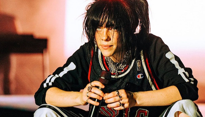 Potret Billie Eilish Saat Mangung
