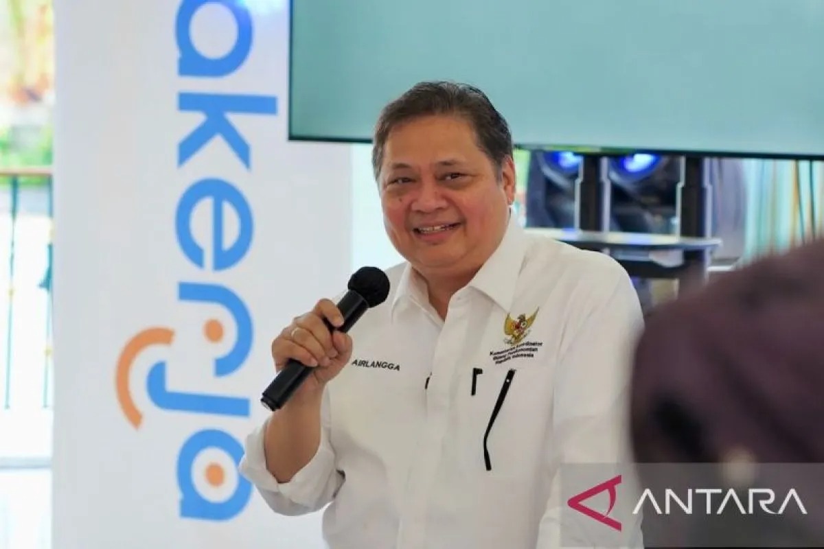 Menko Perekonomian Airlangga Hartarto saat mengunjungi Kota Surakarta untuk bertemu dengan sekitar 100 alumni Prakerja, Surakarta, Selasa (5/12/2023). ANTARA/HO-Kemenko Perekonomian