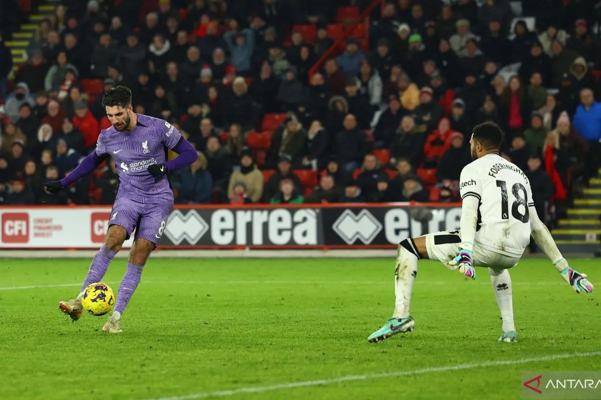 Liverpool menang atas Sheffield United dalam dan semakin memepet Arsenal. Di pihak lain Aston Villa menang atas Manchester City   (ANTARA/REUTERS/MOLLY DARLINGTON)